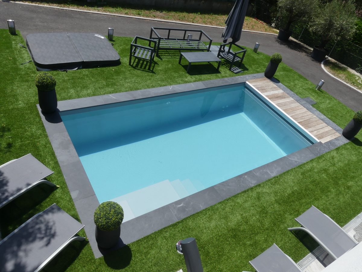Piscine coque polyester